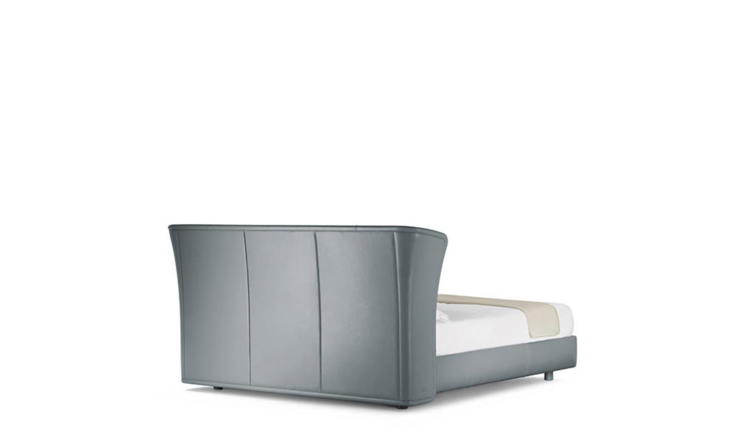 Bed POLTRONA FRAU Lola Darling