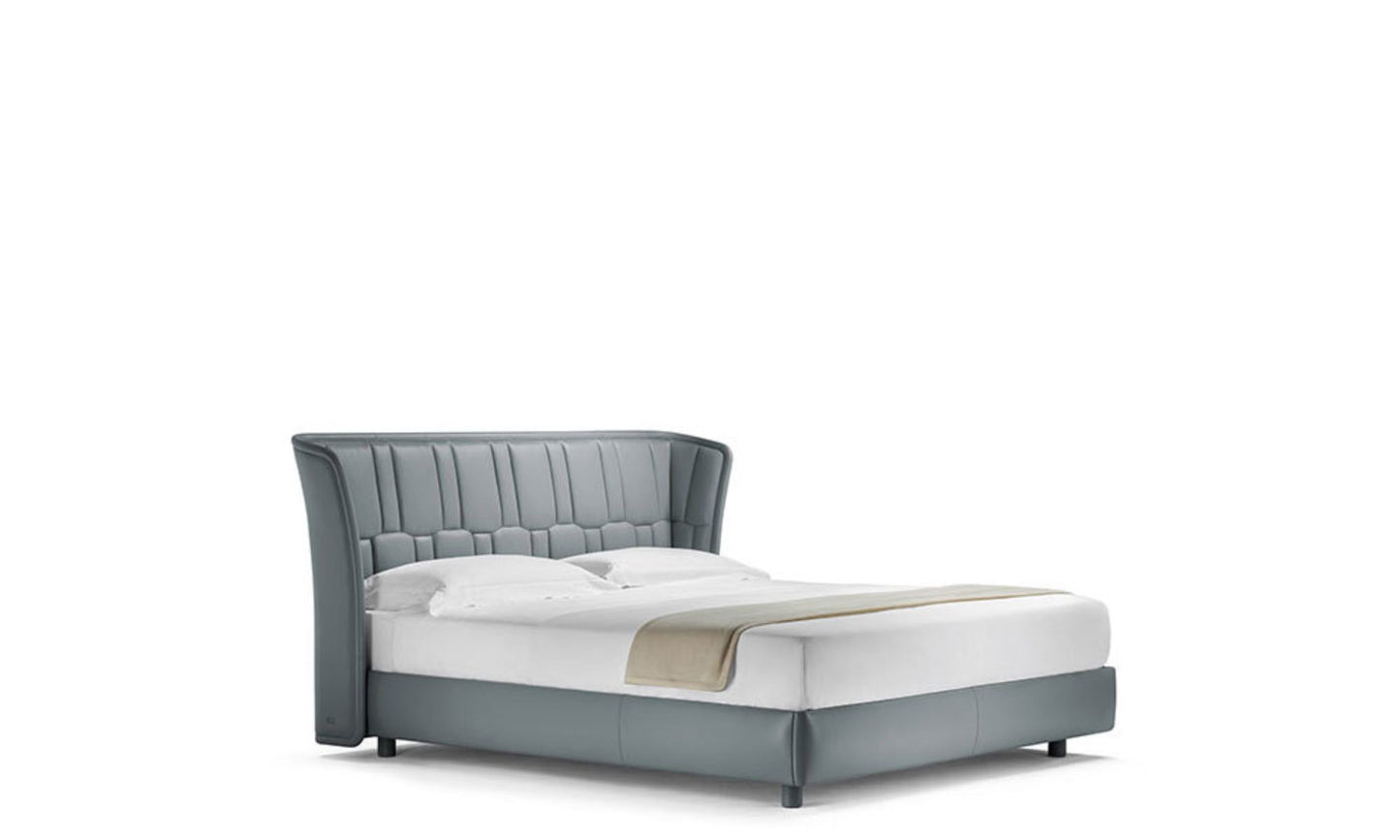 Bed POLTRONA FRAU Lola Darling